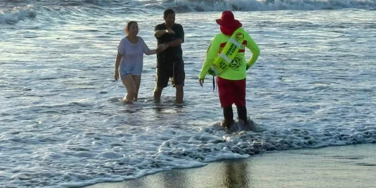 UEPC Colima pide extremar precauciones por alerta de ‘mar de fondo’ y corrientes de retorno