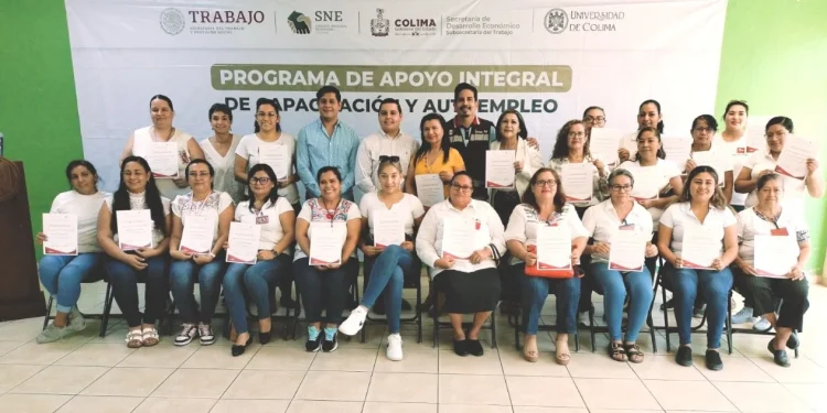 Trabajo Colima clausura el curso gratuito de pastelería, en Mirador de la Cumbre