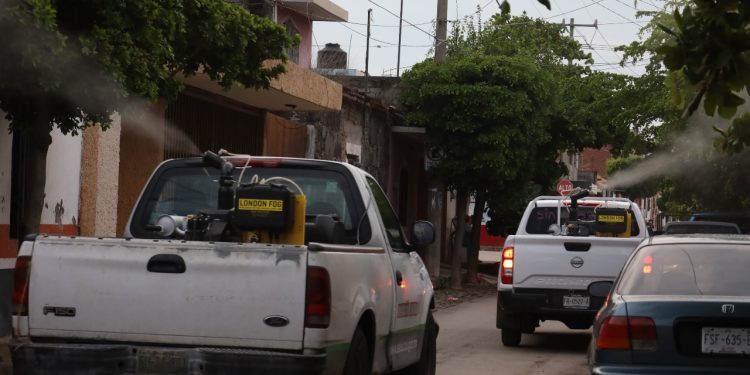 Este jueves, Salud Colima fumiga contra el dengue en Manzanillo y La Villa