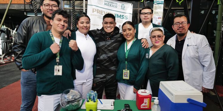 Médico peleador de la UFC dedicará su próxima pelea a quienes luchan contra enfermedades y al personal de salud del IMSS; llama a la reactivación física gradual