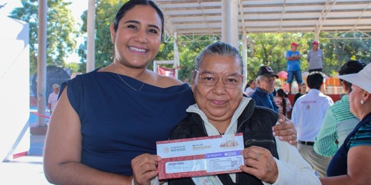 Concluyó la entrega de tarjetas a 4,505 colimenses que se registraron en octubre a la Pensión Mujeres Bienestar: Charito Silva