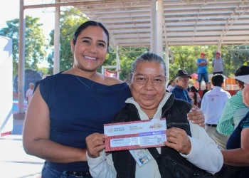 Concluyó la entrega de tarjetas a 4,505 colimenses que se registraron en octubre a la Pensión Mujeres Bienestar: Charito Silva