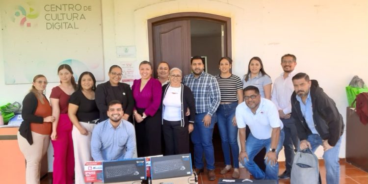 Gobierno del Estado de Colima entrega computadoras a Registro Civil de Coquimatlán, Armería e Ixtlahuacán