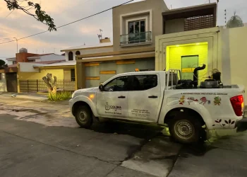 Salud Colima continúa la fumigación contra el dengue en el estado