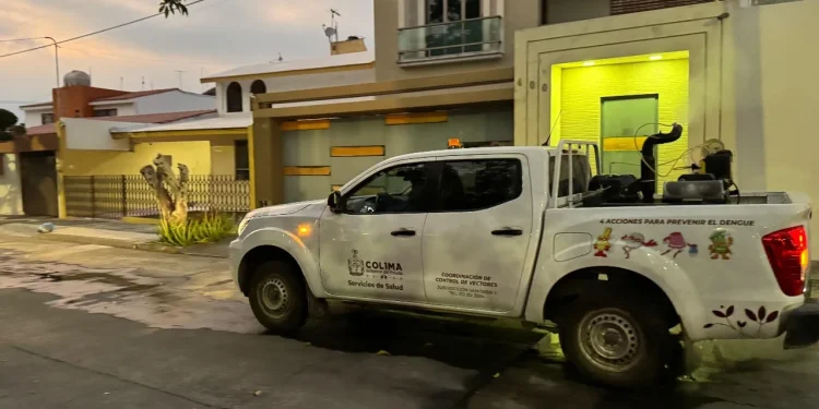 Salud Colima continúa la fumigación contra el dengue en el estado