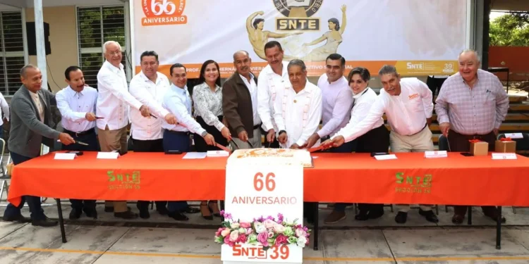 Conmemora Educación Colima 66 aniversario de la fundación de la Sección 39 del SNTE