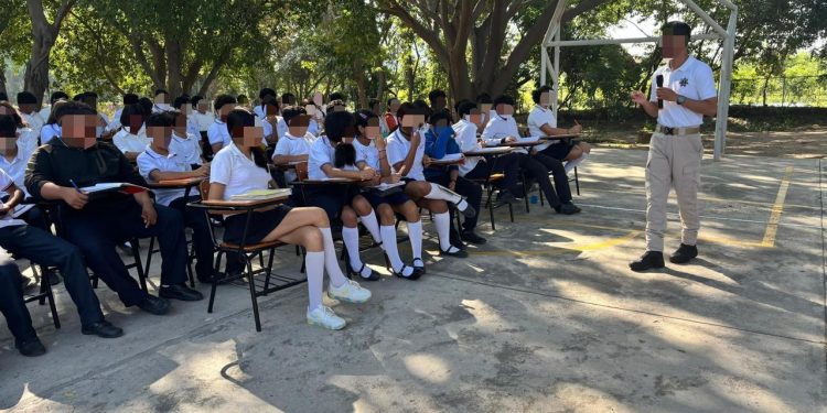 Imparte SSP charla sobre ciberseguridad a estudiantes de telesecundaria en Manzanillo