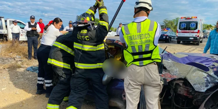 UEPC y CRUM atienden accidente sobre el Libramiento Ejército Mexicano