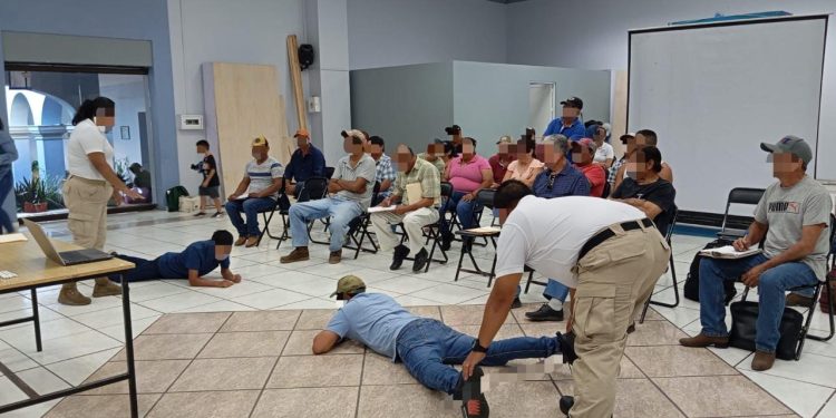 SSP refuerza prevención del delito entre habitantes de comunidades rurales de Comala