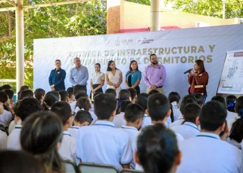 Indira Vizcaíno entrega nuevo edificio y mobiliario a ‘Escuela de Talentos’, en Villa de Álvarez