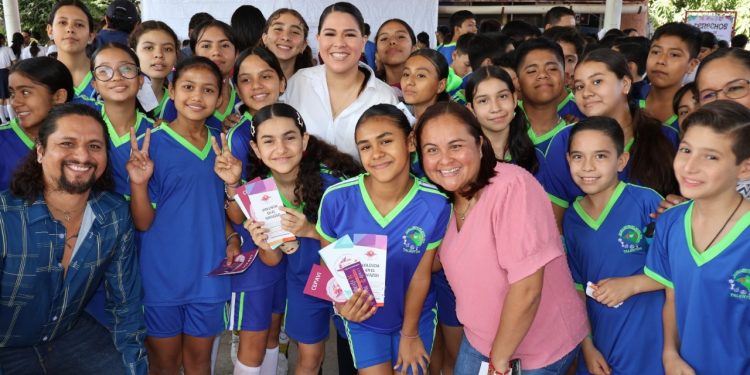 DIF Estatal Colima impulsa la seguridad y el bienestar en escuelas con las Ferias Informativas