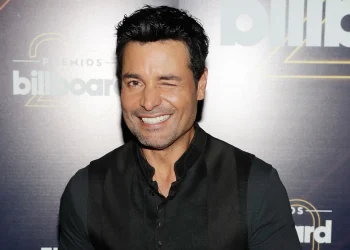 Con 56 años y una condición física envidiable Chayanne nos sorprende con los pasos prohibidos