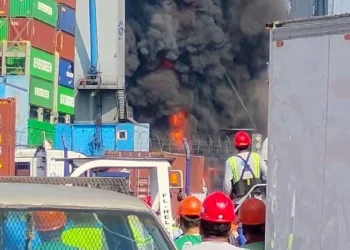 Se registro un incendio en una grúa de muelle Liebherr, en las instalaciones del tramo 7 de la banda C, operado por la terminal Hutchison Ports Timsa.