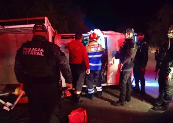 UEPC, PC Cuauhtémoc y CRUM atienden accidente sobre la carretera Colima – Tepames