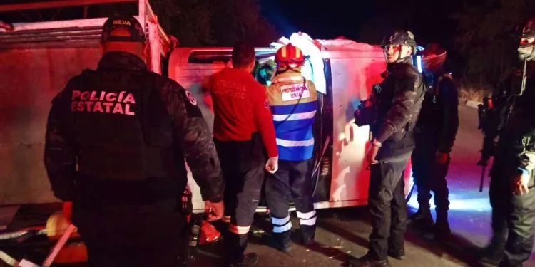 UEPC, PC Cuauhtémoc y CRUM atienden accidente sobre la carretera Colima – Tepames