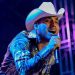 ‘Hombre Normal’ – Espinoza Paz En concierto
