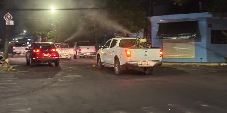Salud Colima mantiene fumigación contra el dengue; será en 5 municipios esta semana