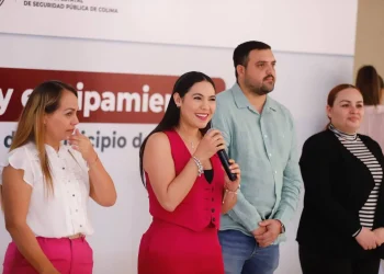 Gobernadora de Colima entrega equipos a Policías Municipales de Ixtlahuacán y Cuauhtémoc