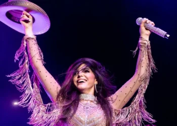Ana Barbara – “Como me haces falta” en concierto