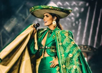 ‘Ana Barbara’ celebro el ‘Día del Mariachi’ con su composición “Amor y Veneno” que se a convertido en una de las favorita de los fans, y agrega: “No cabe duda que el Mariachi une nuestros corazones y nos llena de alegría donde sea que estemos”