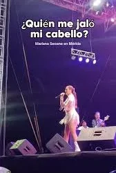 Mariana Seoane en su concierto en Mérida Yucatan dice la famosa frace “¿Quien me jalo mi cabello?”