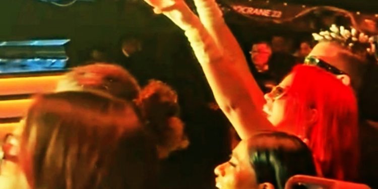 KAROL G RESULTO SER UNA MEGA FAN DE LOS BUKIS