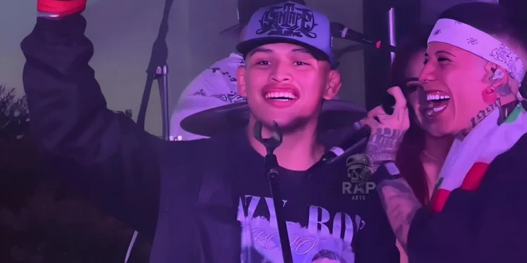 El luchador de “UFC” Ronaldo ‘Lazy Boy’ Rodríguez y ‘Santa Fe Klan’ se demuestran su fanatismo mutuo