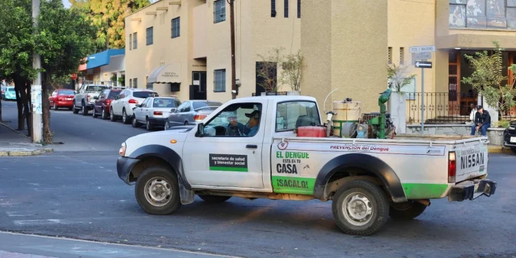 Salud Colima persiste en la fumigación para prevenir el dengue