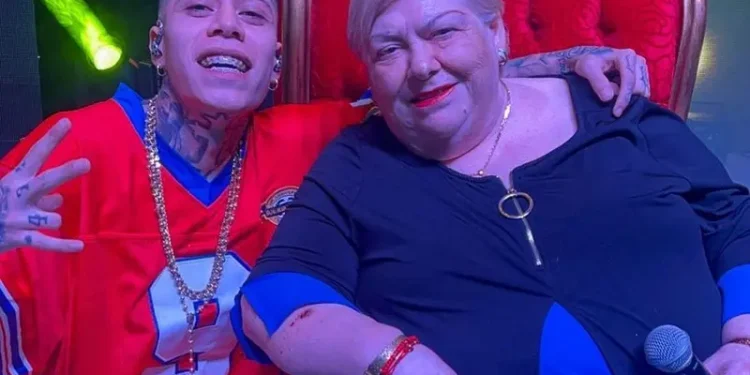 ‘Santa fe Klan’ y ‘Paquita la del barrio’ compartieron escenario