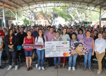 LOS GOBIERNOS TRANSFORMADORES CREEMOS EN EL PODER DE LA EDUCACIÓN: ROSI BAYARDO EN ENTREGA DE TARJETAS PARA EL BIENESTAR