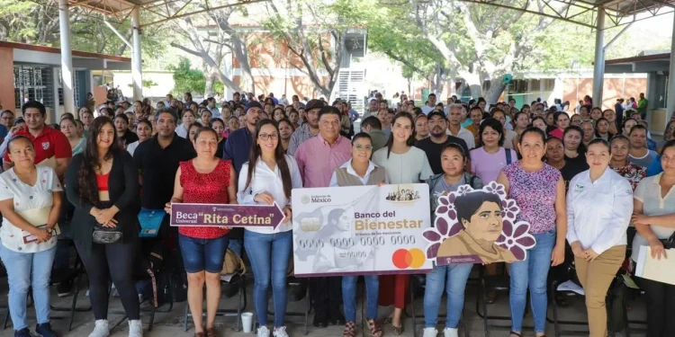 LOS GOBIERNOS TRANSFORMADORES CREEMOS EN EL PODER DE LA EDUCACIÓN: ROSI BAYARDO EN ENTREGA DE TARJETAS PARA EL BIENESTAR