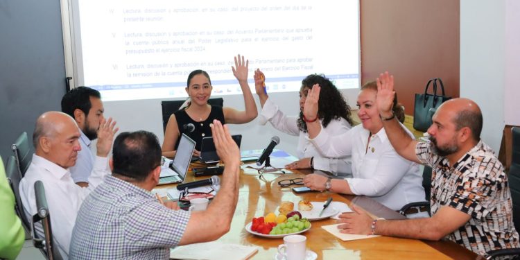 La diputada ‘Andrea Naranjo Alcaraz’ encabeza una reunion de la junta de gobierno, en la que se aprobó la cuenta pública del ejercicio fiscal 2024