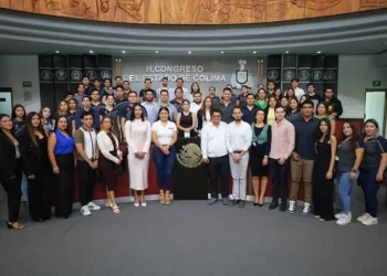 Alumnos de la Licenciatura en Derecho de la Universidad Vizcaya Colima visitan las oficinas del H. Congreso del Estado de Colima