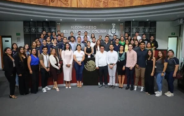 Alumnos de la Licenciatura en Derecho de la Universidad Vizcaya Colima visitan las oficinas del H. Congreso del Estado de Colima