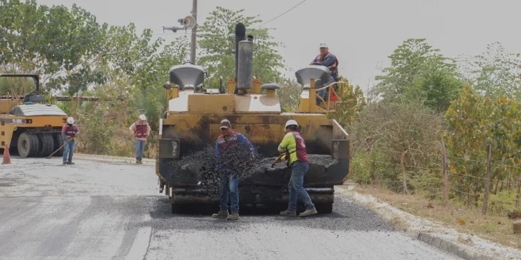 Gobierno del Estado de Colima da mantenimiento a más de 134 km de vialidades de 7 municipios, en febrero