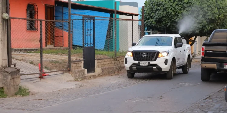 Salud Colima refuerza la fumigación contra dengue en los mismos sitios de Manzanillo y en La Albarrada