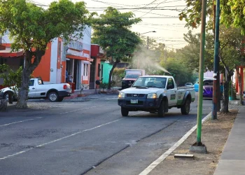 Salud Colima sigue la fumigación contra el dengue en municipios de riesgo