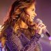 ‘Lucero’ canta “Vete con ella” en concierto