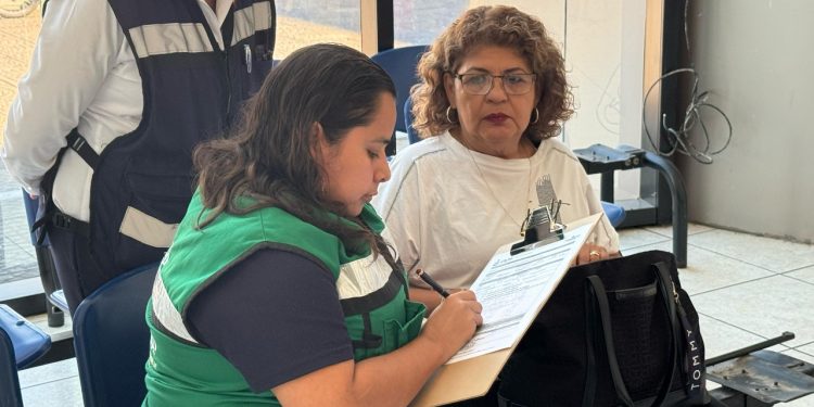 Gobierno Colima atiende a más 250 personas en el primer día de los módulos ‘Estamos para Servirte’