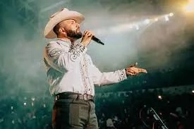 ‘Carin León’ canta cover del gran éxito de Joan Sebastian “me gustas” en concierto