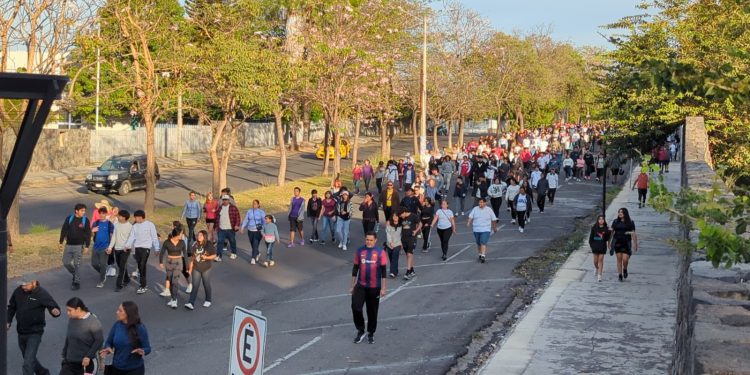 Más de 1,100 personas participan en la ‘Carrera por la Paz y contra las Adicciones’ en Colima