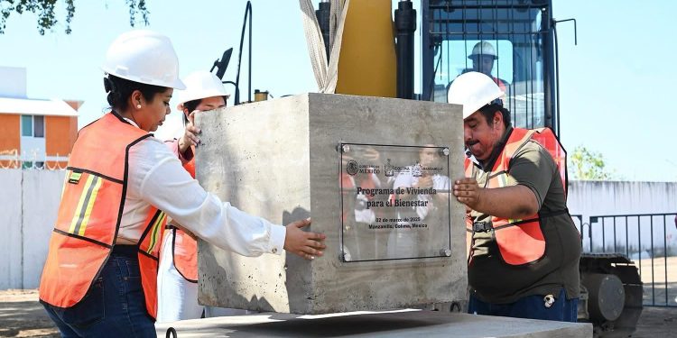 CLAUDIA SHEINBAUM, INDIRA VIZCAÍNO Y ROSI BAYARDO COLOCAN PRIMERA PIEDRA DE LAS VIVIENDAS PARA EL BIENESTAR