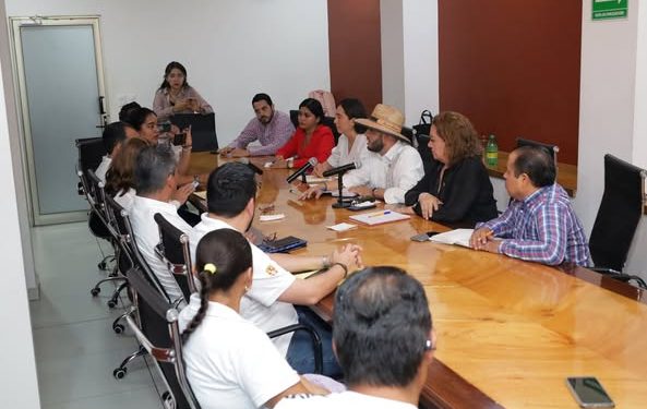 H Congreso del Estado de Colima. Expresan planteamientos respecto a inquietudes relacionadas con condiciones y prestaciones laborales