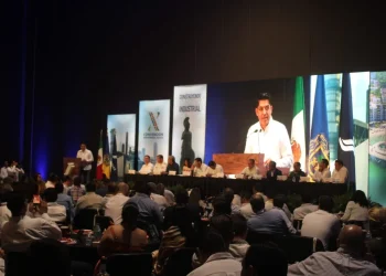 Titular de Sedeco expone potencial económico de Colima a industriales de Jalisco
