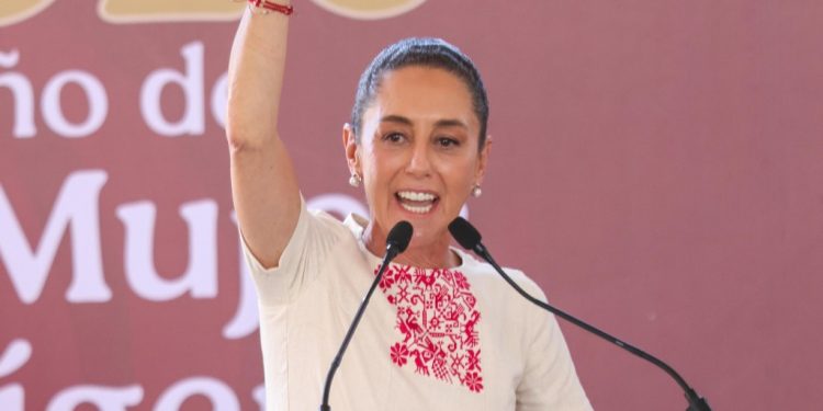 En Manzanillo, Claudia Sheinbaum e Indira Vizcaíno dan arranque a la construcción de más de 13 mil viviendas en el estado de Colima