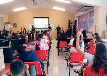 SSP refuerza programas de prevención en entornos digitales con estudiantes de secundaria en Colima