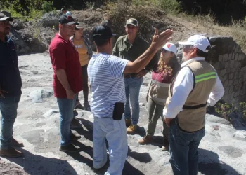 Subseder y Conagua analizan rehabilitación de muro derivador de agua en Comala