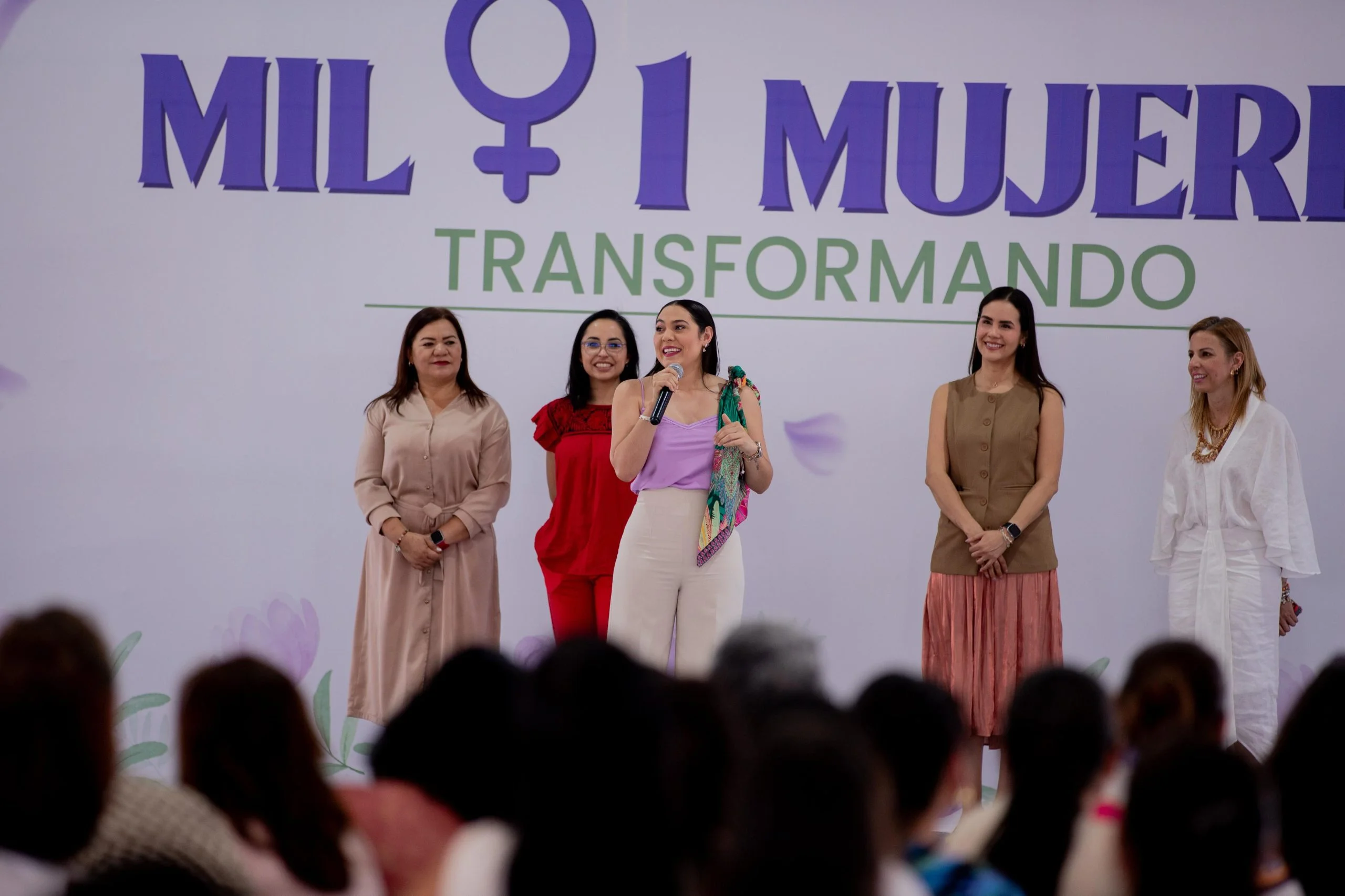 Gobernadora pide a mujeres sororidad, ayudar a otras a alcanzar sus sueños y romper círculos de violencia