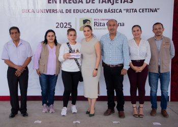 Avanza en Colima la dispersión de tarjetas de Beca ‘Rita Cetina’; Indira acompaña entrega en La Villa