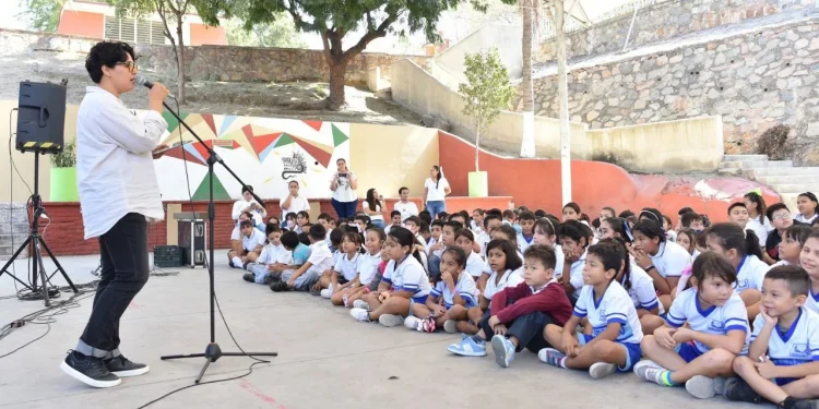 Brigada de Arte y Tradición de Cultura Colima llegó a estudiantes de Manzanillo